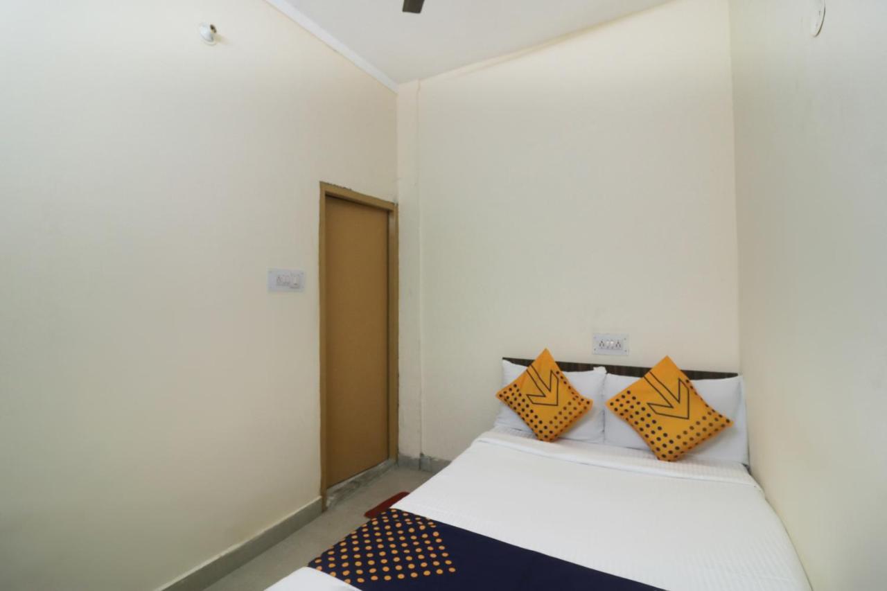 Spot On Negi Home Stay Dehradun Buitenkant foto