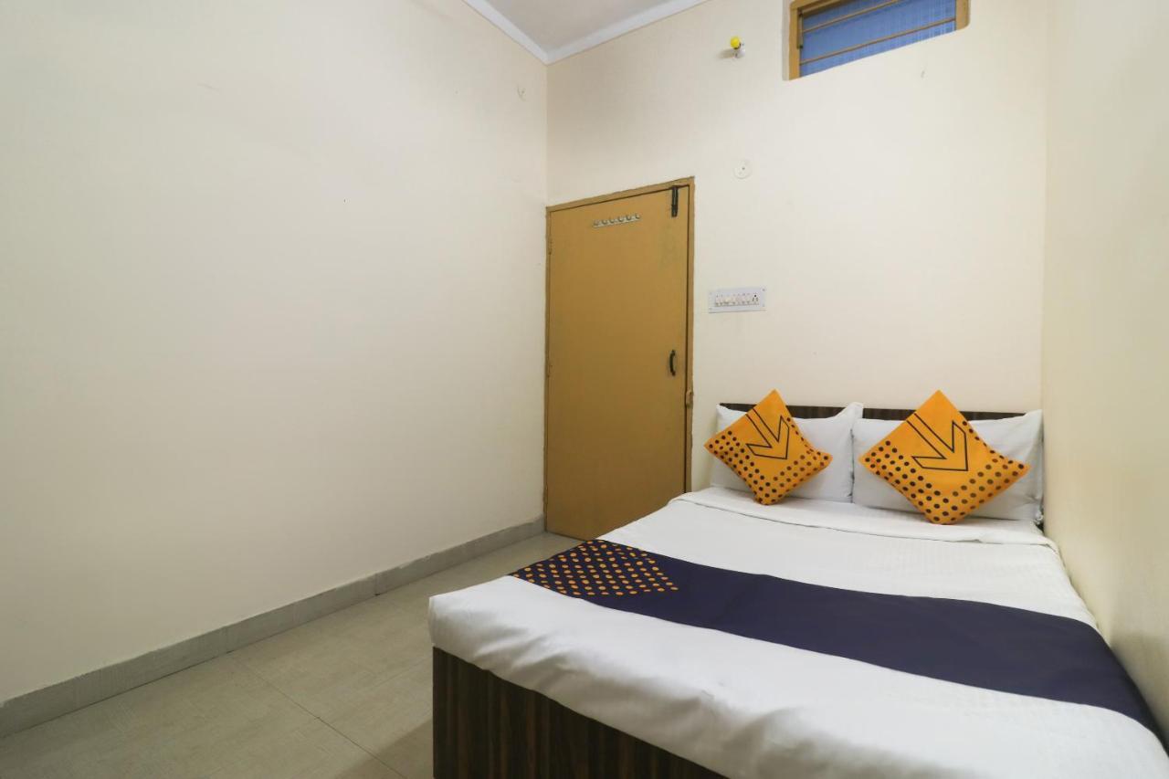 Spot On Negi Home Stay Dehradun Buitenkant foto